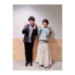 Satomi Sato Instagram - * * * TVアニメ「#氷菓」 10周年記念フィルムコンサート ～神山高校の小さな音楽会～ ご来場・ご視聴くださった皆様 ありがとうございました🌸🌸🌸 * * 10年という時を経て また千反田えるちゃんに会えたこと 皆様の前で彼女を演じられたこと 「古典部の屈託」の復活 どれも全て奇跡みたいな出来事で ずっと気持ちがふわふわしていました。 長い間「氷菓」を愛してくださる皆様のお陰です。 本当にありがとうございました。 * * 「10年」というものに、漠然とした不安を感じていましたが 集まってくださった当時のスタッフさんたち 阪口さん、ChouChoさん、田中公平先生 見に来てくださったたタスクオーナー先生 オーケストラの皆さんが奏でる音楽 そしてファンの皆様のお陰で 自分でも不思議なほど、きゅーっと当時の気持ちが蘇ってきて 自然とえるちゃんになれました。 皆様の力は偉大ですね！ * * そうそう！実は、今回、なななんと！ ChouChoさん楽屋が一緒だったのですが 何を隠そう、ChouChoさんのデビュー前から ずっとずっとファンだったので オタクを隠しきれずずっとソワソワしていました。笑 そんな私に、優しく声をかけてくださり たくさんお喋りしてくださった女神ChouChoさん😭✨✨ 一緒に撮った写真は宝物です✨ 初めて生で「優しさの理由」を聴くことが出来て 舞台袖でずっと涙目なわたし。。。 素敵な歌声に、思わず会場から手拍子が生まれて その光景に感動してじ〜〜んとしていました。 最高すぎた。。。 * * 衣装のお話はブログの方で あれやこれやお話ししているので 宜しければ、そちらもご覧ください(*^^*) * * 「わたし、気になります！」 も 久しぶりに沢山言いました。笑 あの、なんか突然なんですけど 私は千反田えるという女の子が 大好きで大好きで大切でたまらんのです。 ふとした折に思い出しては 彼女に想いを馳せることもしばしば。 ずっと笑っていてほしいし 芽生える無数の探究心を大切に のびのび生きていてほしい。 そんな風に考えてしまうくらい大好きで それと同じくらい「氷菓」という作品も大好きなのです。 氷菓は、大好きな最高のスタッフさんたちと一緒に 大切に作り上げた作品です。 イベントの日に感じた皆様の氷菓への想いは きっと絶対作品制作に関わった全ての方に届いているはずだと 私は思います。 名作は色褪せない。 私が言わなくっても きっと、この先もずーーーっと氷菓は 沢山の方に愛されて続ける作品になるんだろうな(*^^*) * * いつか、また同窓会みたいに 皆様と集まれる日がきたらいいですね。 それまでどうかお元気で🌸 * * * #氷菓10周年 #氷菓音楽会 #阪口大助 さん #choucho さん #田中公平 先生 #オーケストラ #フィルムコンサート #千反田える #佐藤聡美 #🌸