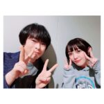 Satomi Sato Instagram - * * * TVアニメ「#氷菓」 10周年記念フィルムコンサート ～神山高校の小さな音楽会～ ご来場・ご視聴くださった皆様 ありがとうございました🌸🌸🌸 * * 10年という時を経て また千反田えるちゃんに会えたこと 皆様の前で彼女を演じられたこと 「古典部の屈託」の復活 どれも全て奇跡みたいな出来事で ずっと気持ちがふわふわしていました。 長い間「氷菓」を愛してくださる皆様のお陰です。 本当にありがとうございました。 * * 「10年」というものに、漠然とした不安を感じていましたが 集まってくださった当時のスタッフさんたち 阪口さん、ChouChoさん、田中公平先生 見に来てくださったたタスクオーナー先生 オーケストラの皆さんが奏でる音楽 そしてファンの皆様のお陰で 自分でも不思議なほど、きゅーっと当時の気持ちが蘇ってきて 自然とえるちゃんになれました。 皆様の力は偉大ですね！ * * そうそう！実は、今回、なななんと！ ChouChoさん楽屋が一緒だったのですが 何を隠そう、ChouChoさんのデビュー前から ずっとずっとファンだったので オタクを隠しきれずずっとソワソワしていました。笑 そんな私に、優しく声をかけてくださり たくさんお喋りしてくださった女神ChouChoさん😭✨✨ 一緒に撮った写真は宝物です✨ 初めて生で「優しさの理由」を聴くことが出来て 舞台袖でずっと涙目なわたし。。。 素敵な歌声に、思わず会場から手拍子が生まれて その光景に感動してじ〜〜んとしていました。 最高すぎた。。。 * * 衣装のお話はブログの方で あれやこれやお話ししているので 宜しければ、そちらもご覧ください(*^^*) * * 「わたし、気になります！」 も 久しぶりに沢山言いました。笑 あの、なんか突然なんですけど 私は千反田えるという女の子が 大好きで大好きで大切でたまらんのです。 ふとした折に思い出しては 彼女に想いを馳せることもしばしば。 ずっと笑っていてほしいし 芽生える無数の探究心を大切に のびのび生きていてほしい。 そんな風に考えてしまうくらい大好きで それと同じくらい「氷菓」という作品も大好きなのです。 氷菓は、大好きな最高のスタッフさんたちと一緒に 大切に作り上げた作品です。 イベントの日に感じた皆様の氷菓への想いは きっと絶対作品制作に関わった全ての方に届いているはずだと 私は思います。 名作は色褪せない。 私が言わなくっても きっと、この先もずーーーっと氷菓は 沢山の方に愛されて続ける作品になるんだろうな(*^^*) * * いつか、また同窓会みたいに 皆様と集まれる日がきたらいいですね。 それまでどうかお元気で🌸 * * * #氷菓10周年 #氷菓音楽会 #阪口大助 さん #choucho さん #田中公平 先生 #オーケストラ #フィルムコンサート #千反田える #佐藤聡美 #🌸