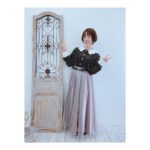Satomi Sato Instagram - * * * 先日、サービス開始になった 『#Echocalypse  -緋紅の神約-』で バステト役を演じました🐈‍⬛ 現在、インタビュービデオが公開中！ ということで。 もう見てくれましたか？？ サインが当たるキャンペーンもやっているみたいなので 是非参加してくださいね♡ * * 今回は、バステトちゃんをイメージして お洋服に黒や白やうっすらピンクを入れてみました🖤💖🤍 目のベルトと不思議なデザインのイヤリングが ポイントです👁✨ 前髪は、慣れないセンターパート。新鮮…！！ バステトちゃんとお揃いなんやで🐈‍⬛ * * 普段はしっかりしてるけど 戦闘時はオラオラしてる彼女のギャップを 是非楽しんでくださいね…！！！笑 * * * * #Echocalypse  #エコカリ #インタビュー #ビデオ #バステト #🖤 #💖 #🤍 #👁 #🐈‍⬛ #しっかり者 #オラオラ しちゃう #ギャップ に #萌え ☺️ #ゲーム #たくさん遊んでね #佐藤聡美
