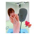 Satomi Sato Instagram - * * * DLsite オリジナル無料音声作品 『先生、認知シャッフル睡眠法って知っていますか？』 に、鳳条しぐれ役で出演させていただきました。 * * 久々のダミーヘッドマイク先生♡ なかなか普段のお仕事で出会う機会が無いので テンションが爆上がり…！！笑 一緒に、たくさんお写真撮りました☺️ * * * とーーーーーーーっても面白い作品で 老若男女問わず ASMR作品が好きな方 最近寝不足な方 爆睡時間を手に入れたい方 ちょっと聞いてみっか！な方 認知シャッフル睡眠法に興味がある方 ASMR作品初めての方 無料なら聞いてあげてもいいけどっ！な方 などなどなど 全ての方におススメです✨ * * * この「認知シャッフル睡眠法」というものに 作品を通して初めて出会ったのですが とても興味深かったな〜！！ というお話をインタビューページに 掲載していただいているので 作品と併せてそちらもお楽しみくださいね🧸 * * この作品、なんと、無料なんですって…！！！ なので、普段ASMRを聞かない方の 入り口になったら嬉しいです。 * * しぐれちゃんが、聞いてくださるあなたを やさし〜く〜最高の爆睡時間にご案内しますよ🧸💕 それでは、おやすみなさい。 * * * #DLsite #オリジナル #無料音声作品 #認知シャッフル睡眠法 #asmr #ダミーヘッドマイク #爆睡 #安眠 #たっぷり #眠れますように #鳳条しぐれ #佐藤聡美
