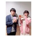 Satomi Sato Instagram - * * * TVアニメ「#氷菓」 10周年記念フィルムコンサート ～神山高校の小さな音楽会～ ご来場・ご視聴くださった皆様 ありがとうございました🌸🌸🌸 * * 10年という時を経て また千反田えるちゃんに会えたこと 皆様の前で彼女を演じられたこと 「古典部の屈託」の復活 どれも全て奇跡みたいな出来事で ずっと気持ちがふわふわしていました。 長い間「氷菓」を愛してくださる皆様のお陰です。 本当にありがとうございました。 * * 「10年」というものに、漠然とした不安を感じていましたが 集まってくださった当時のスタッフさんたち 阪口さん、ChouChoさん、田中公平先生 見に来てくださったたタスクオーナー先生 オーケストラの皆さんが奏でる音楽 そしてファンの皆様のお陰で 自分でも不思議なほど、きゅーっと当時の気持ちが蘇ってきて 自然とえるちゃんになれました。 皆様の力は偉大ですね！ * * そうそう！実は、今回、なななんと！ ChouChoさん楽屋が一緒だったのですが 何を隠そう、ChouChoさんのデビュー前から ずっとずっとファンだったので オタクを隠しきれずずっとソワソワしていました。笑 そんな私に、優しく声をかけてくださり たくさんお喋りしてくださった女神ChouChoさん😭✨✨ 一緒に撮った写真は宝物です✨ 初めて生で「優しさの理由」を聴くことが出来て 舞台袖でずっと涙目なわたし。。。 素敵な歌声に、思わず会場から手拍子が生まれて その光景に感動してじ〜〜んとしていました。 最高すぎた。。。 * * 衣装のお話はブログの方で あれやこれやお話ししているので 宜しければ、そちらもご覧ください(*^^*) * * 「わたし、気になります！」 も 久しぶりに沢山言いました。笑 あの、なんか突然なんですけど 私は千反田えるという女の子が 大好きで大好きで大切でたまらんのです。 ふとした折に思い出しては 彼女に想いを馳せることもしばしば。 ずっと笑っていてほしいし 芽生える無数の探究心を大切に のびのび生きていてほしい。 そんな風に考えてしまうくらい大好きで それと同じくらい「氷菓」という作品も大好きなのです。 氷菓は、大好きな最高のスタッフさんたちと一緒に 大切に作り上げた作品です。 イベントの日に感じた皆様の氷菓への想いは きっと絶対作品制作に関わった全ての方に届いているはずだと 私は思います。 名作は色褪せない。 私が言わなくっても きっと、この先もずーーーっと氷菓は 沢山の方に愛されて続ける作品になるんだろうな(*^^*) * * いつか、また同窓会みたいに 皆様と集まれる日がきたらいいですね。 それまでどうかお元気で🌸 * * * #氷菓10周年 #氷菓音楽会 #阪口大助 さん #choucho さん #田中公平 先生 #オーケストラ #フィルムコンサート #千反田える #佐藤聡美 #🌸