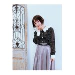 Satomi Sato Instagram - * * * 先日、サービス開始になった 『#Echocalypse  -緋紅の神約-』で バステト役を演じました🐈‍⬛ 現在、インタビュービデオが公開中！ ということで。 もう見てくれましたか？？ サインが当たるキャンペーンもやっているみたいなので 是非参加してくださいね♡ * * 今回は、バステトちゃんをイメージして お洋服に黒や白やうっすらピンクを入れてみました🖤💖🤍 目のベルトと不思議なデザインのイヤリングが ポイントです👁✨ 前髪は、慣れないセンターパート。新鮮…！！ バステトちゃんとお揃いなんやで🐈‍⬛ * * 普段はしっかりしてるけど 戦闘時はオラオラしてる彼女のギャップを 是非楽しんでくださいね…！！！笑 * * * * #Echocalypse  #エコカリ #インタビュー #ビデオ #バステト #🖤 #💖 #🤍 #👁 #🐈‍⬛ #しっかり者 #オラオラ しちゃう #ギャップ に #萌え ☺️ #ゲーム #たくさん遊んでね #佐藤聡美