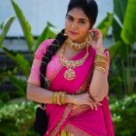 Satya sri Instagram - 🩷💚 #dasara2023 PC: @pics_by_3nethra Hair : @mahesh_bridal_makeovers Jewellery: @emmadi_silver_jewellery #satyasri #actresssatyasri #jabardasth_satyasri #tollywood #teluguqueen #bepositive #behappy #instagram #satyasrifanforever #satyasristories