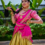 Satya sri Instagram - 🩷💚 #dasara2023 PC: @pics_by_3nethra Hair : @mahesh_bridal_makeovers Jewellery: @emmadi_silver_jewellery #satyasri #actresssatyasri #jabardasth_satyasri #tollywood #teluguqueen #bepositive #behappy #instagram #satyasrifanforever #satyasristories