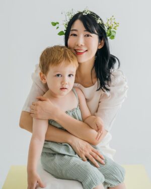Sayuri Fujita Instagram - 🌱🌿🍀☘️🍃🌲thanks to @peekaboo_pics #familyphotography