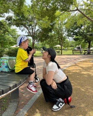 Sayuri Fujita Instagram - 젠이 자기 이름 좋아한다. 후지타젠쿤🌝Zen loves his name. Fujita Zen. ゼンは自分の名前が好きらしい。藤田全くん🦖🌞