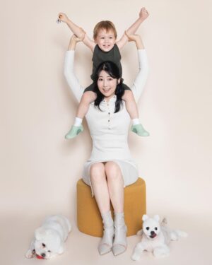Sayuri Fujita Instagram - Family photos. Mom. Zen Oriko Saran가족 사진. 엄마 젠 오리코 사랑 家族写真　#familyphotography