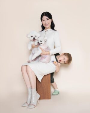 Sayuri Fujita Instagram - Family photos. Mom. Zen Oriko Saran가족 사진. 엄마 젠 오리코 사랑 家族写真　#familyphotography