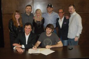 Scott Borchetta Instagram - Today marks 10 years since signing Thomas Rhett. We’ve watched him grow into one of the most important artists of the the last decade, from young songwriter to Entertainer of the Year!  Great artist, family man, human being.  Congrats on 10 amazing years and here’s to the next 10!  @bigmachinelabelgroup @thomasrhettakins #valorymusicco
