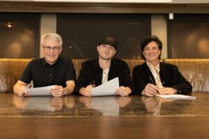 Scott Borchetta Instagram - This is such an amazing signing! Talk about ‘manifesting’… that Greylan has had the vision and desire to be with Big Machine since he was a young boy is just incredible. 

He’s become one of the best young writers in Nashville and his recording career is now lined up to follow his writing success in short order. 

Welcome to the Machine, @greylanjames!