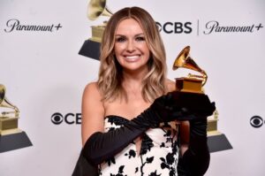 Scott Borchetta Instagram - GRAMMY® Award winner @CarlyPearce is forever written in stone!!!! 👊

#GRAMMYs | @RecordingAcademy