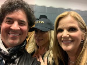 Scott Borchetta Instagram - What a week for our amazing women of Country!!! @wynonnajudd took us on a rollercoaster of amazing music, emotions & memories. I had the amazing fortune to work with Wy on her first two solo albums - some of the best 90’s  country!  Was so great to see her doing what nobody else can.  Special guests @trishayearwood @martinamcbride #brandycarlisle helped remove the roof of the @bridgestonearenaofficial @jwowen