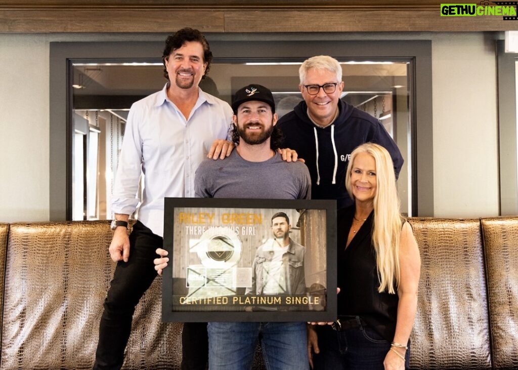 Scott Borchetta Instagram - I love presenting these to our #BMLGfamily! @RileyDuckman's debut single (and first #⃣1⃣ at Country radio) was just certified PLATINUM by the @RIAA_awards! 💿 So proud of the impact of "There Was This Girl" and the power of the fans! 👊