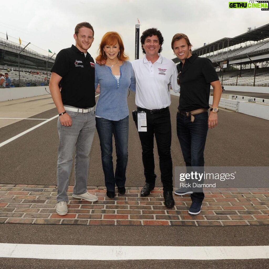 Scott Borchetta Instagram - Well, it’s October 16th… again… like it was yesterday… your bright light still shines Dan… the Lion… with the Lionheart… all of us carry you forward brother! You’d be so proud of Susie & the boys! @susiewheldon @oliver.wheldon @sebastianwheldon #danwheldon