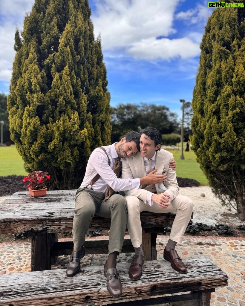 Sebastián Yatra Instagram - Se nos casó el Cone 🐰🥹 Chantal y Andres 💍 #ObandoSefair Medellín, Antioquia