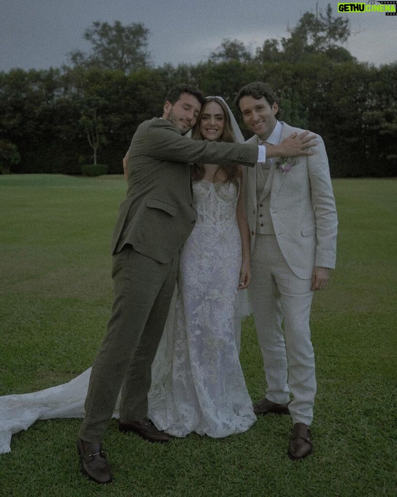 Sebastián Yatra Instagram - Se nos casó el Cone 🐰🥹 Chantal y Andres 💍 #ObandoSefair Medellín, Antioquia