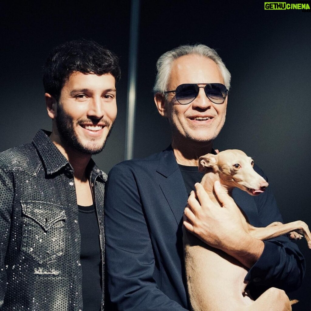Sebastián Yatra Instagram - Andrea Bocelli, su perro y yo Sevilla, España