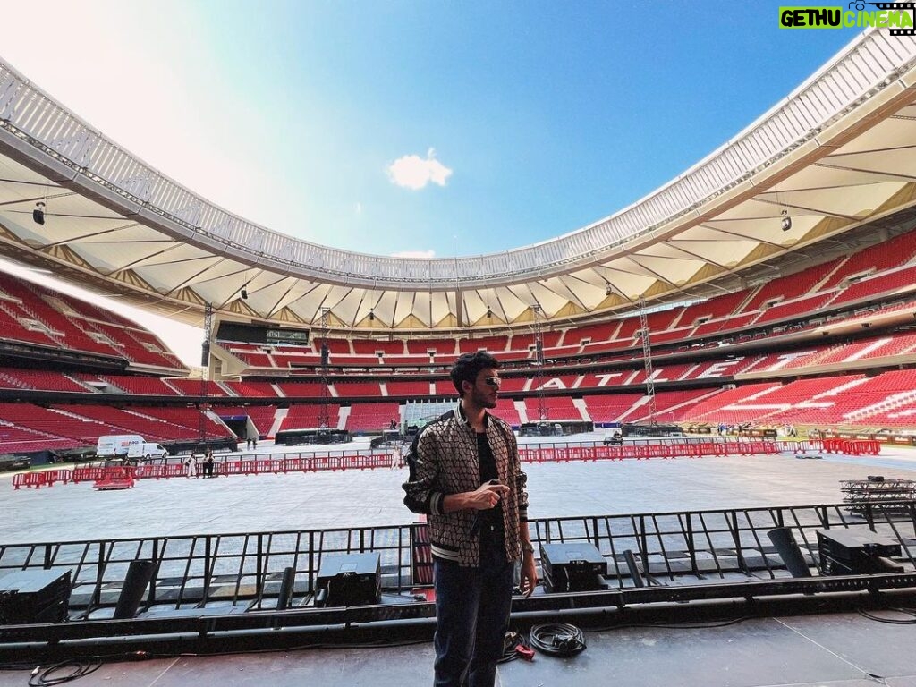 Sebastián Yatra Instagram - M a ñ a n a . @omg.laliga 🔥🎫 Estadio Cívitas Metropolitano