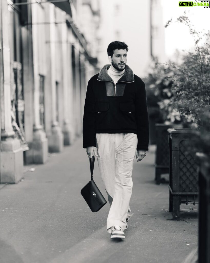 Sebastián Yatra Instagram - Gracias @hermes , merci 🧡🥹 Paris, France