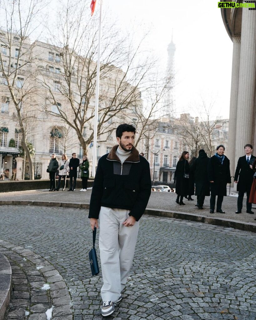 Sebastián Yatra Instagram - Gracias @hermes , merci 🧡🥹 Paris, France