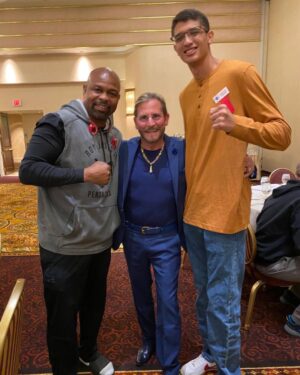 Sebastian Fundora Instagram - Excited to be here in Canastota, New York for the Boxing Hall Of Fame. This weeks gonna be a good one!!🥊🥊