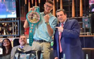 Sebastian Fundora Instagram - I want to Thank again @wbcmoro and everyone else for welcoming my team and I to the WBC family. It was an honor being a guest there today at WBC’s “Martes de Cafe” .  This year has been an incredible one, and we’re not even half way done. Sky’s the limit!! #thetoweringinferno #wbcboxing #mexicocity