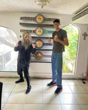 Sebastian Fundora Instagram - It was a pleasure meeting brother @josejasbox , hope to see you soon again 🥊🔰
