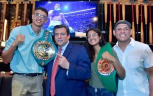 Sebastian Fundora Instagram - I want to Thank again @wbcmoro and everyone else for welcoming my team and I to the WBC family. It was an honor being a guest there today at WBC’s “Martes de Cafe” .  This year has been an incredible one, and we’re not even half way done. Sky’s the limit!! #thetoweringinferno #wbcboxing #mexicocity