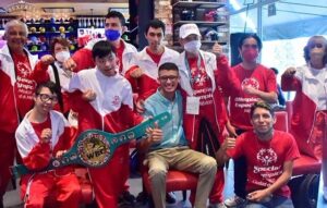 Sebastian Fundora Instagram - I want to Thank again @wbcmoro and everyone else for welcoming my team and I to the WBC family. It was an honor being a guest there today at WBC’s “Martes de Cafe” .  This year has been an incredible one, and we’re not even half way done. Sky’s the limit!! #thetoweringinferno #wbcboxing #mexicocity