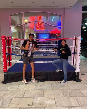 Sebastian Fundora Instagram - Canastota, New York the real boxing capital of the world! Really enjoyed this weekend there for the 2023 International Boxing Hall Of Fame. Thanks to all the fans that showed up and congratulations to all the inductees. 🥊