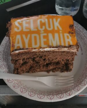Selçuk Aydemir Instagram - Setin son günü emeği geçen herkese sonsuz teşekkürler. O zaman ben kendi kendimi yemekle meşgulüm... @tr4033 @nurgulyesilcayy @alperkul @muratakkoyunlu @esatpolatgulerofficial @sahinkendirciofficiall @yalginalbatrosyeter @bartumutluofficial @seyityilmazofficial @koseoglu__yagiz @sadicece @beyemre @duyguacarak @ahmetyilmazofficialll @krieleysoun @starklarinarya @ercaneyigun @mhmtzby @ferhatuzundag @selimcetintas @erdalsahin__ @onaydurgun @selkaredigital @serdar_caan