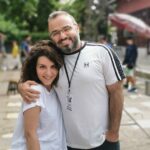 Selçuk Aydemir Instagram - Set misafirhanesi ağır konuklar ağırlıyor. (Dükkanlar kapalı deyip eli boş geldi. Abisinden çok şey kapmış) @cemcirnagihan @tr4033 #mahalledenarkadaşlar