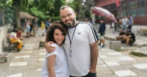 Selçuk Aydemir Instagram - Set misafirhanesi ağır konuklar ağırlıyor. (Dükkanlar kapalı deyip eli boş geldi. Abisinden çok şey kapmış) @cemcirnagihan
@tr4033 #mahalledenarkadaşlar