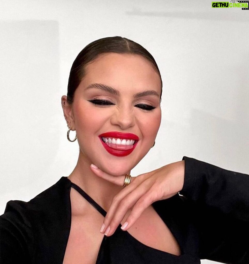Selena Gomez Instagram - A red lip is an instant confidence boost for me, and I wanted to share that empowering feeling with you. ❤️ That’s why I created the limited edition @rarebeauty Kind Words Matte Lipstick in Devoted, a true red that’s flattering on all skin tones.​ ​ 100% of sales will go to the Rare Impact Fund to increase access to mental health services and education for young people around the world. Available exclusively at RareBeauty.com