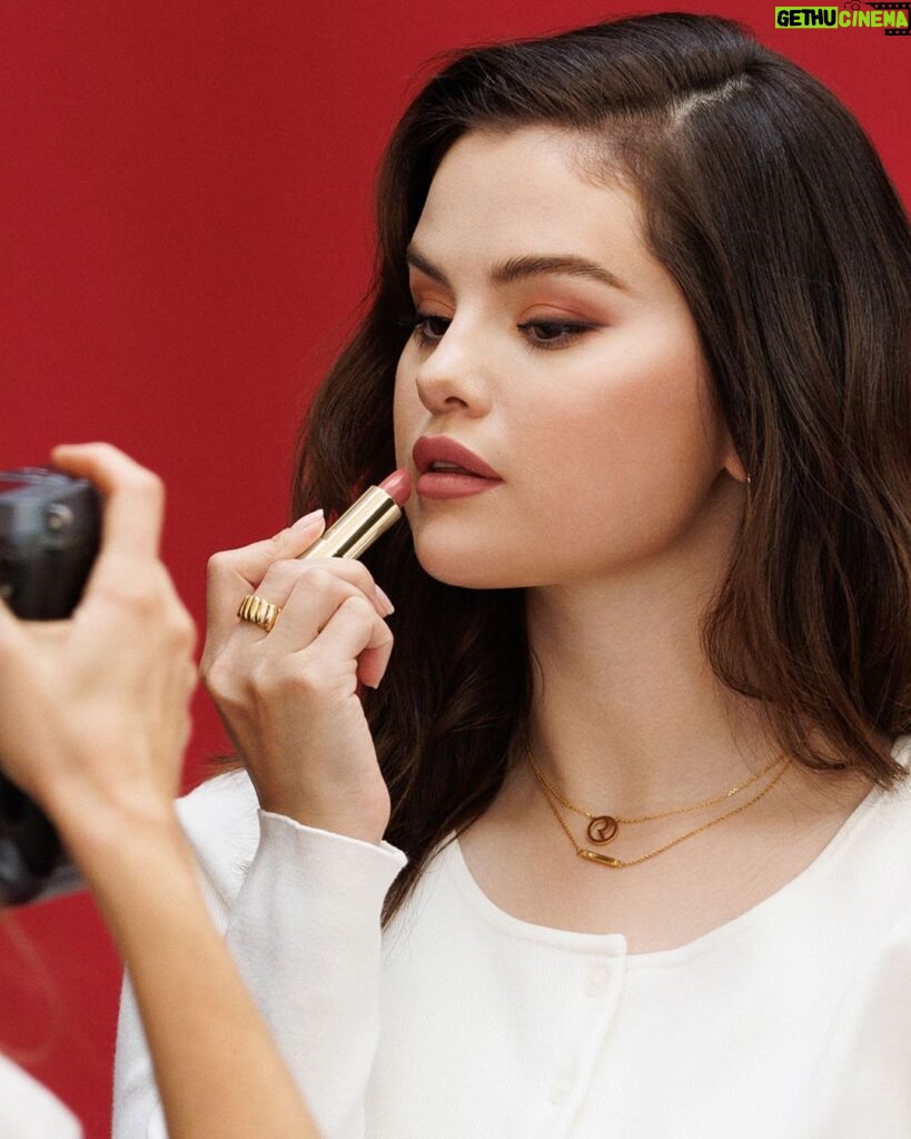 Selena Gomez Instagram - FINALLY can say it! @RareBeauty is now available at @SephoraBrasil This has been a dream of mine and I'm forever grateful for your support. I'm so excited to see all of the looks you create with my new Kind Words Lip Collection!