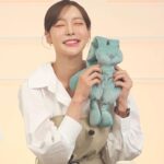 Seo Hwa-yi Instagram - ⠀⠀⠀⠀⠀⠀⠀⠀⠀⠀⠀⠀⠀⠀⠀⠀⠀ ✅무쉬&나뚜&프리그 🐰런칭방송! 많은 분들이 그동안 직구했던 감성육아템! 이제 육아 전문가 유한킴벌리에서 공식 수입 판매하는 런칭 방송에 함께했습니다!!🎉 골드👶🏻는 복덩이 인가봐요! 지금 딱! 이유식하는데 어쩜 💛 💛덴마크의 엄마 아빠가 우리 아이에게 쓰게 한다는 결심으로 만든 무쉬 💛이름부터 자연을 뜻하는 비건 브랜드 나뚜 @nattou_kr 💛덴마크 태생 브랜드 모성과 다산의 여신을 뜻하는 프리그 @mushie_frigg_kr 까지! 이제 육아용품은 하기스부터 요아이들까지 @yk_woopoopoo 많은 육아맘들이라면 우리 아기에게는 조금 더 안전하고 자연과 가까운 감성까지 하나라도 더 좋은거 해주고 싶잖아요! 저 믿고 꼭꼭 구경 가보세요🙏🏻 진짜 어렵게 가져와서 수량도 별로 없었어요! 저 애착인형🐰부터 스테킹컵까지 🌈인기 최고! 저는 담달에 또 찾아올게요💛 좋은 제품, 지금 딱 우리 골드가 👶🏻필요한 시기에 찾아온 브랜드! 이미 센스있는 엄마들은 아시겠지만, 더 더 많은 엄마들이 알 수 있게 정성 들여 애정해볼게요!