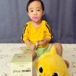 Seo Hwa-yi Instagram - ⠀⠀⠀⠀⠀⠀⠀⠀⠀⠀⠀⠀ 👶🏻골드맘 with 안국건강 💛 한달간 먹어본 후기!!! (안써도 되는데 너무 좋아서 쓰는 후기!!) 한달은 먹어봐야 알쥬!? 뭐든 꾸준히 !! 루테인, 오메가는 원래 안국건강 아닌가요? 캡슐도 작아서 먹기 편해서 #내돈내산 해서 나도 먹고 남편도 먹고 엄마도 보내드렸어요!💛 근데 #루테인츄 이거 완전 🍊내스타일! 진짜 맛있는 젤리!! (남편이 먹어보더니 여보 이거 한봉지 다 먹어도 되지? 했다는 ㅋㅋ) 진짜 너무 맛있어요! 출산하고 내 몸까지 챙겨주는 @me_missyoon 최고야💛증말!!👍🏻 울 애기는 #코박사엘더베리 🫐 이제 먹이고 있어요!!! 헤헤 맛도 있는지 춉춉💙 앞으로도 건강하게 행복하게 살게요💛 바쁜것도 좋지만 건강해야 행복해요!! 👍🏻 💌Thank you @aghealth_official @aghealth_kids @ahngookhealth  ⠀⠀⠀⠀⠀⠀⠀⠀⠀⠀⠀⠀ ⠀⠀⠀⠀⠀⠀⠀⠀⠀⠀⠀⠀