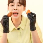 Seo Hwa-yi Instagram - ⠀⠀⠀⠀⠀⠀⠀⠀⠀⠀⠀⠀⠀⠀ (이런건 밤에 ⭐️ 올리는거 맞죠??) 🍚CJ제일제당 햇반 , 비비고 벌써 4번째 방송을 앞두고 있어요! (마침 오늘 마지막 햇반을 남편이랑 다 먹어서 🍚똑 떨어져서 나도 쟁이는 방송) 방송이 거듭날수록 항상 신기록인 매출과, 먹방 ㅋㅋ(너무 둘다 잘먹어서 다들 놀래심) 햇반3공기 김치찌개 만두 한봉 치킨 한마리 기본💙 먹방할까봐요,,,,,💙 다음을 생각하게 되는 즐거운 방송 ! 🙏🏻 방송때마다 재미있는 의견 다 들어주시는 내짝궁 우진쓰~~ @speaker.wj 그리고 @showffle @showffle_jaeyoung 너무 감사합니다! 믿고 맡겨 주시는 @cjcheiljedang @cjhetbahn @bibigo.official 🍚 깊은 감사를 💛💛 드립니다! 둘다 연기 전공이라 척하면 척!! 케미도 좋고 맛있어서 방송이 아니라 맛집가는 기분 !!👍🏻 ✅월요일 오전 10시 더 맛있고 재밌는 컨셉으로 찾아옵니다! 기대해 주세요!🙏🏻 ⠀⠀⠀⠀⠀⠀⠀⠀⠀⠀⠀⠀⠀⠀ ⠀⠀⠀⠀⠀⠀⠀⠀⠀⠀⠀⠀⠀⠀ ⠀⠀⠀⠀⠀⠀⠀⠀⠀⠀⠀⠀⠀⠀ ⠀⠀⠀⠀⠀⠀⠀⠀⠀⠀⠀⠀⠀⠀