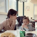 Seo Hwa-yi Instagram - #기특한우리아기 💛 👶🏻어린이집 가는것도 , 이제 식당에서 앉아서 같이 맘마🍼먹는 것도, 걸으려고 노력하는 것도, 🥰웃어주는 것도 매 순간 순간마다 기특해🙏🏻 항상 밝게 웃는 아가가 될 수 있게 엄마가 매일매일 노력할게 💛 사랑해 김골드 💛 엄마가 되는 것은 매일매일 잘해줘도 모자라다! #그모습그대로빛나게 ✨