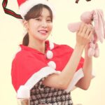 Seo Hwa-yi Instagram – 🎅

이제야 크리스마스를 올리는 이유는 
이제 육퇴를 했기 때문입니다🫣
하루는 왜 24시간 일까요??

후딱 지나가버린 #크리스마스 🎄
크리스마스컨셉 방송 많이 했는데
다 올리지도 못하고 늦은 🥲

🫶🏻매 순간 감사하고 행복하게 지내고 있어요!!
늦었지만 #메리크리스마스 입니다🎅?

전 그럼 또 낼 방송 공부를 총총
낼 방송 끝나고 강원도로 떠날거에요 🫣

🎅