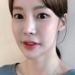 Seo Hwa-yi Instagram - 🫶🏻 진짜 오랜만에 피드라니⭐️ 요즘 방송이 많다보니 워킹맘이라 세수도 겨우하고다니는 🤣🥲😟 그래서 한달에 한번씩은 시간내서 유라인! 제 스토리 보시는 분들이 가장 많이 하는 질문이 ✅저렇게 많이 먹는데 왜 살이 안쪄요?? 유라인하고나서 얼굴은 날씬해진 💛 (뱃살숨겨🐷) 이제 곧 크리스마스에요! 뭐하실건가요?? #유라인클리닉 #원데이리프팅 #리프팅관리 #컷주사 #크리스마스