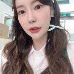 Seo Hwa-yi Instagram - 오랜만에 일상 사진 💛 바빠서 로션도 겨우 바르고 다니는 요즘 !🙃 지인이 추천해줘서 유라인클리닉 다녀왔어요! 거울보면 얼굴이 땅으로 꺼지는 기분 💦 진짜 피부도 민감한 편인데 가장 좋았던건! 금방 끝나서! 애기 얼집보내고 가도 커피마실정도로 시간이 남아서 ☕️행복했던! 거의 방송이 있어서 혹시 몰라서 셀프관리 위주로만 하는편인데 이제 주기적으로 다니려구요💚나도 소중하니까!!! 주말 잘 보내세요 🍃 오늘도 #육아팅 🙏🏻 #유라인클리닉 #원데이리프팅 #리프팅 #리프팅관리 #청담클리닉 #유라인