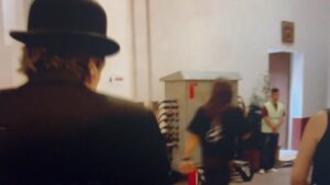 Sergio Peris-Mencheta Instagram - #sintiendolomucho es una joya.
Sabina es de esos seres que uno sueña desde niño con conocer, sabiendo que de una manera u otra, con total seguridad se decepcionaría. 
Esta película es ver cumplido el sueño ahorrándome la decepción. 
Gracias @leondearanoa