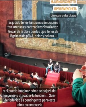 Sergio Peris-Mencheta Instagram - Ayer nos despedimos de UNA NOCHE SIN LUNA en un @tcalderon.valladolid con 900 personas que lo llenaron de silencios, risas, algún sollozo y muchos aplausos. Nos apeteció compartir sentires, anécdotas y recuerdos de todo el proceso creativo un rato con el público en un encuentro de algo más de una hora, que nos sirvió para cerrar una Bella etapa.
Gracias a Producciones Cristina Rota @sala_mirador , Concha Busto, @barcopirataorg, a todo el equipo técnico y artístico, gracias @nurlevirota por estar siempre para lo que sea, y gracias @juandiegobotto por la confianza y el regalo. Gracias a Federico. Y gracias al público que ha abarrotado todas las plazas a las que hemos viajado.
Nos vemos en el teatro.
Hoy: destino AVILÉS para disfrutar de mis queridas LADIES.