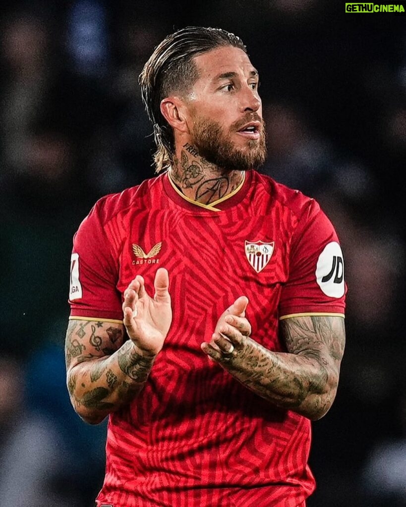 Sergio Ramos Instagram - Siempre duele perder, pero más si es así y con una acción desafortunada que ha limitado las opciones del equipo. El fútbol no perdona, pero sí ofrece nuevas oportunidades. La nuestra es el miércoles, el momento para hablar donde sabemos y debemos hacerlo. Vamos a por ello. It always hurts to lose, but even more if it is like this and with an unfortunate action that has limited the team's options. Football doesn’t forgive, but it does offer new opportunities. Ours is on Wednesday, the time to speak where we know best and where we should. Let's go for it.