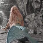 Shakira Instagram – Behind the scenes of the #CopaVacía music video with @shakira and @manuelturizo 🧜‍♀️