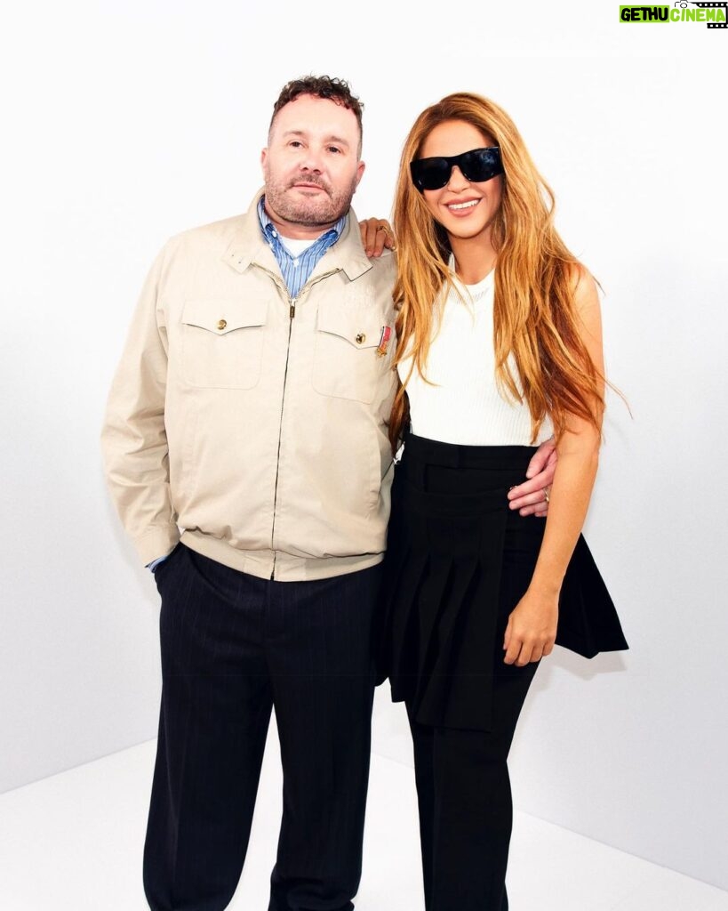 Shakira Instagram - Congrats to @mrkimjones and the amazing @fendi team for an impressive haute couture show and collection. It’s remarkable how much work goes into this kind of event. #FendiCouture 📸 @nicolasgerardin Paris,France