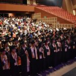Shakira Instagram - Estamos celebrando desde nuestra fundación “Pies Descalzos”, la graduación de nuestros alumnos de Barranquilla, promoción 2022, a quienes hemos acompañado en su educación desde los casi 3 años!! Gracias al equipo de @fpiesdescalzos, lo que inició como un sueño rápidamente está dando sus frutos. ¡Muchas Felicidades! 🥰