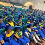 Shakira Instagram - Felicidades los graduados de nuestras escuelas en Quibdo y Cartagena. Desde nuestra fundación @fpiesdescalzos agradecemos a los maestros y alumnos por su compromiso y por darnos esta gran alegria!