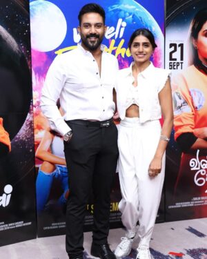 Shalini Balasundaram Instagram - So much of love for Vinveli Devathai movie. Lots of love from us to you too guys.. #shalinibalasundaram #vinvelidevathai #storyfilms
